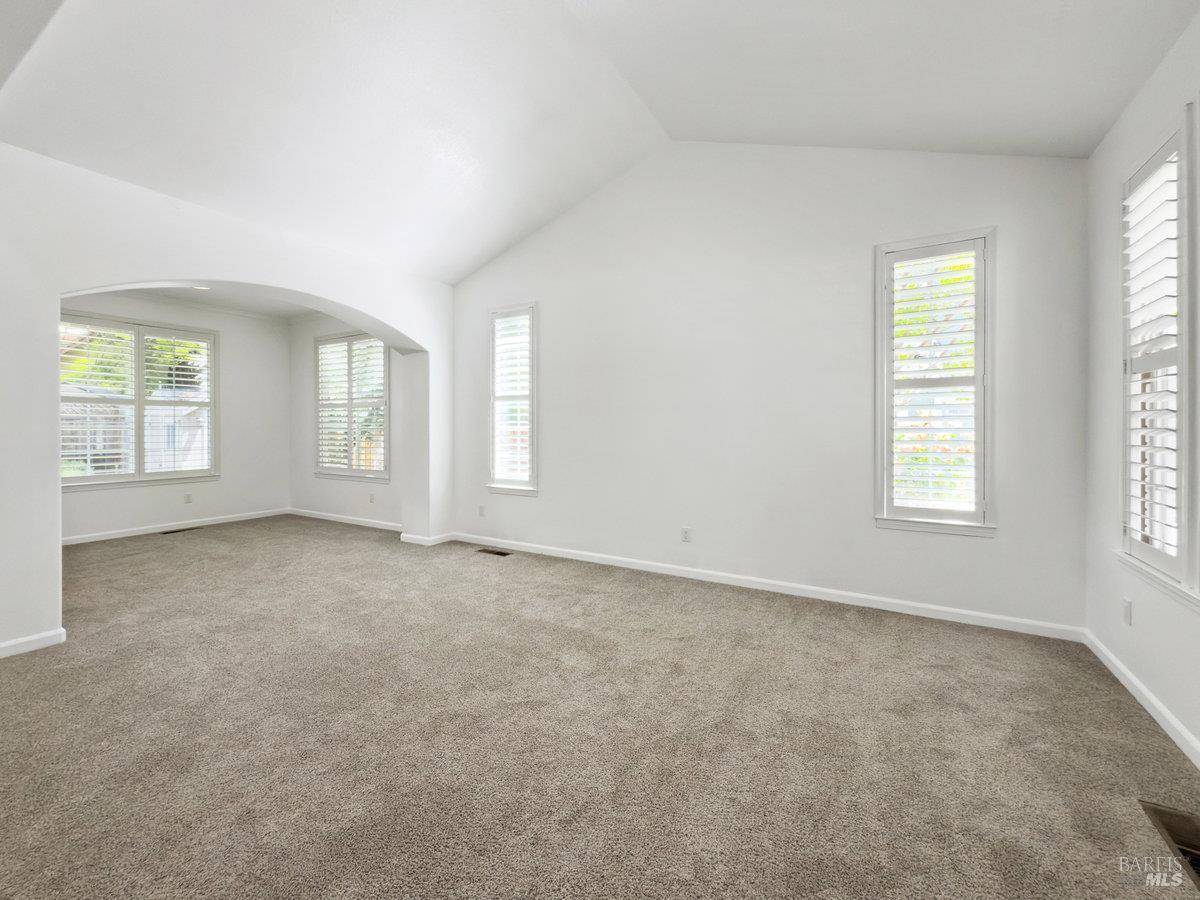 Petaluma, CA 94954,414 Maria DR