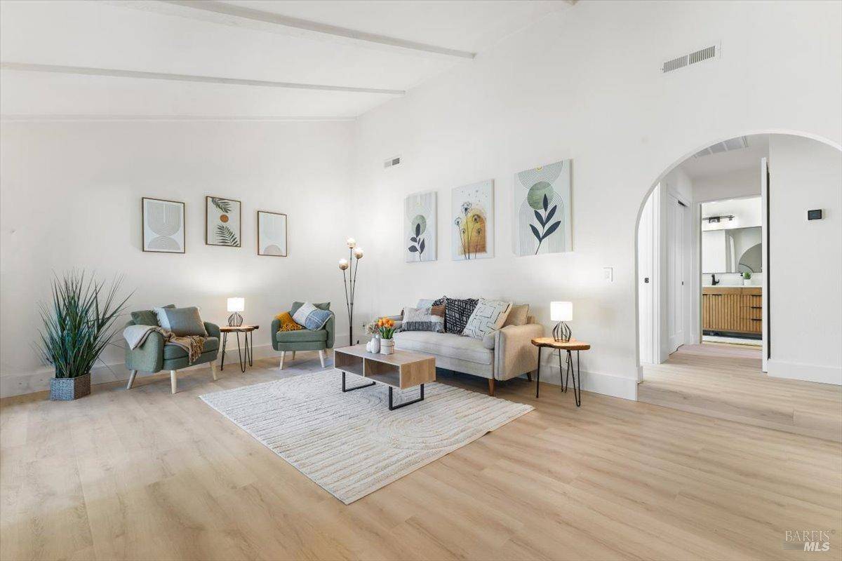 Sonoma, CA 95476,123 La Mancha DR