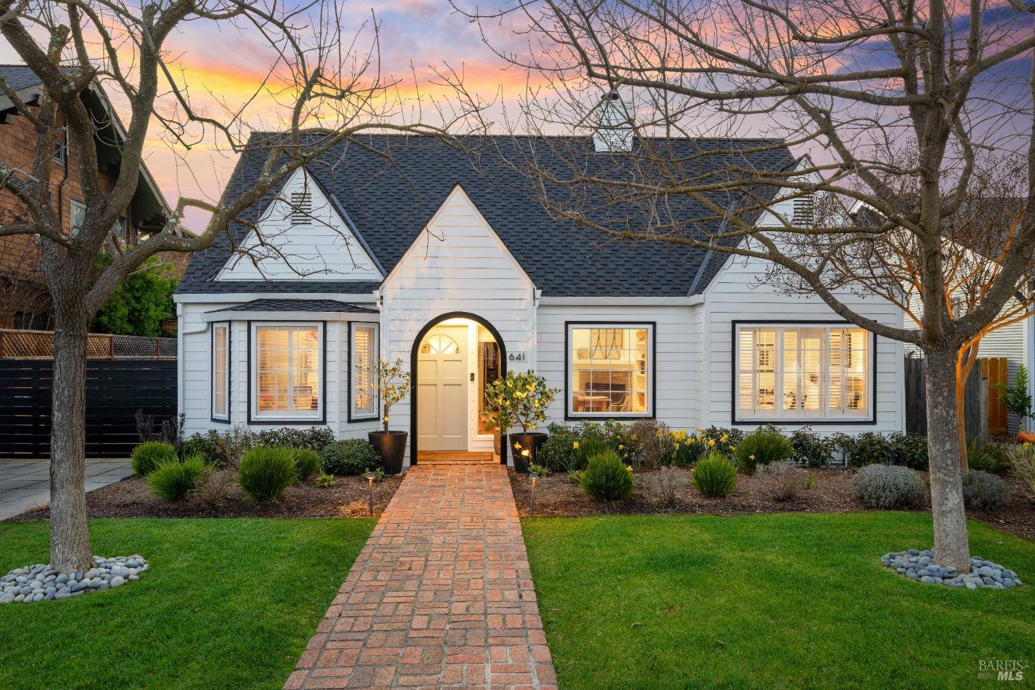 641 2nd ST E, Sonoma, CA 95476