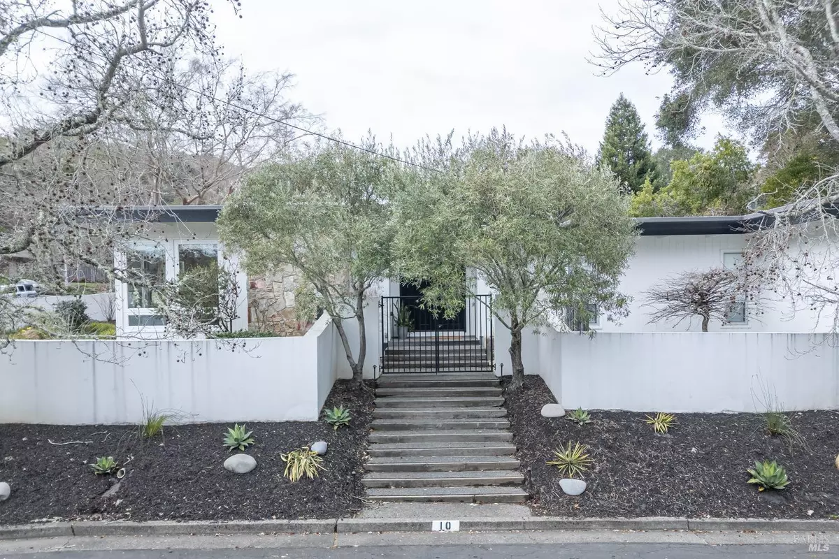 San Anselmo, CA 94960,10 MATHER RD