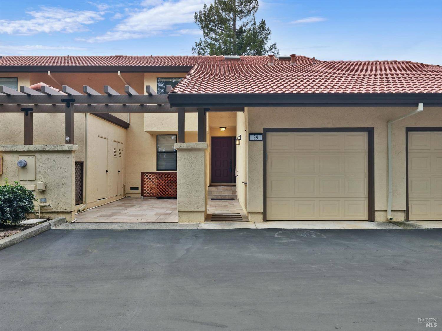 39 Fountain Grove CIR, Napa, CA 94558