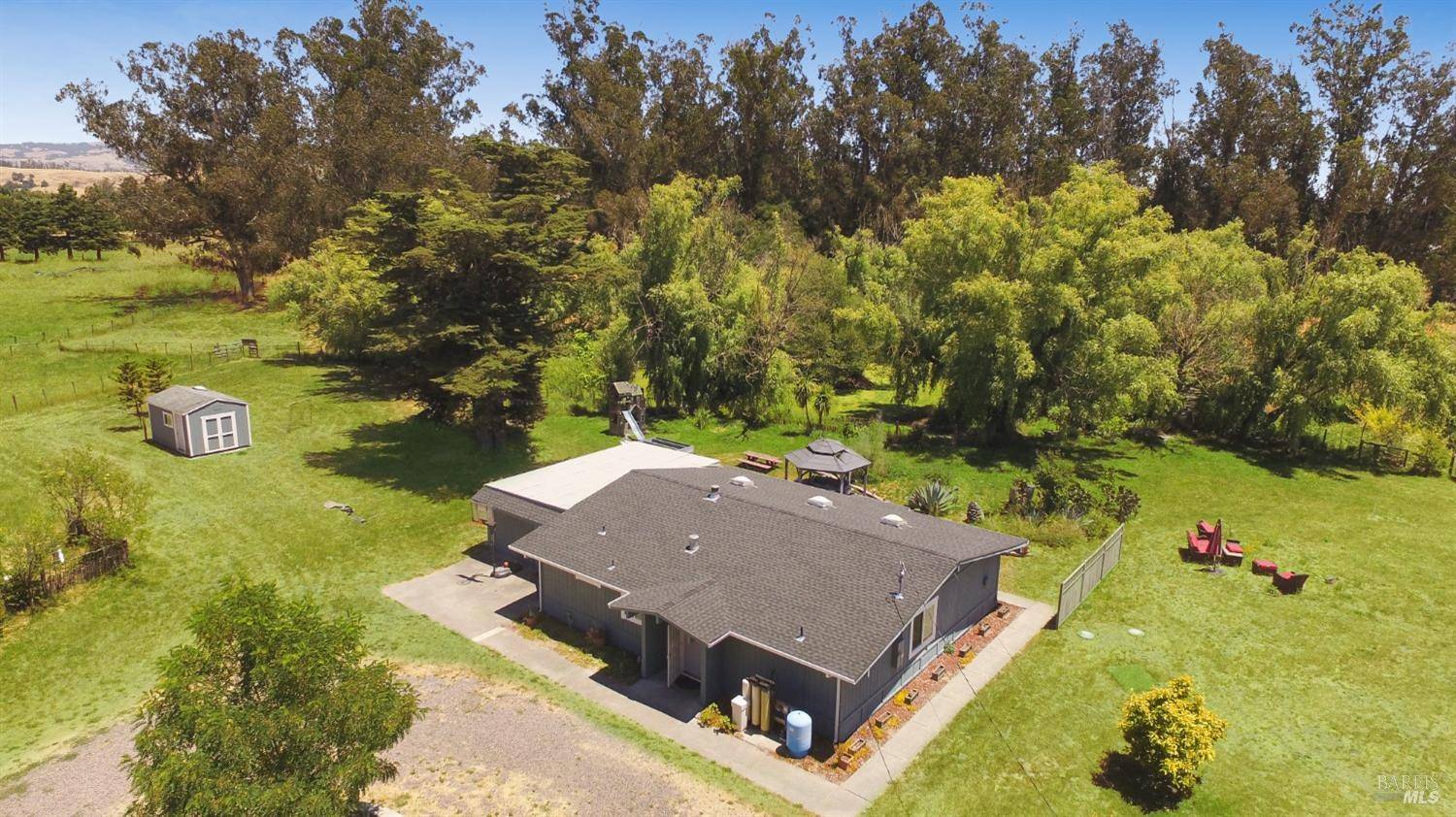 120 Queens LN, Petaluma, CA 94952
