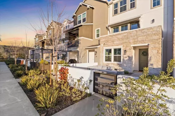 235 Gambrel CIR, Santa Rosa, CA 95403
