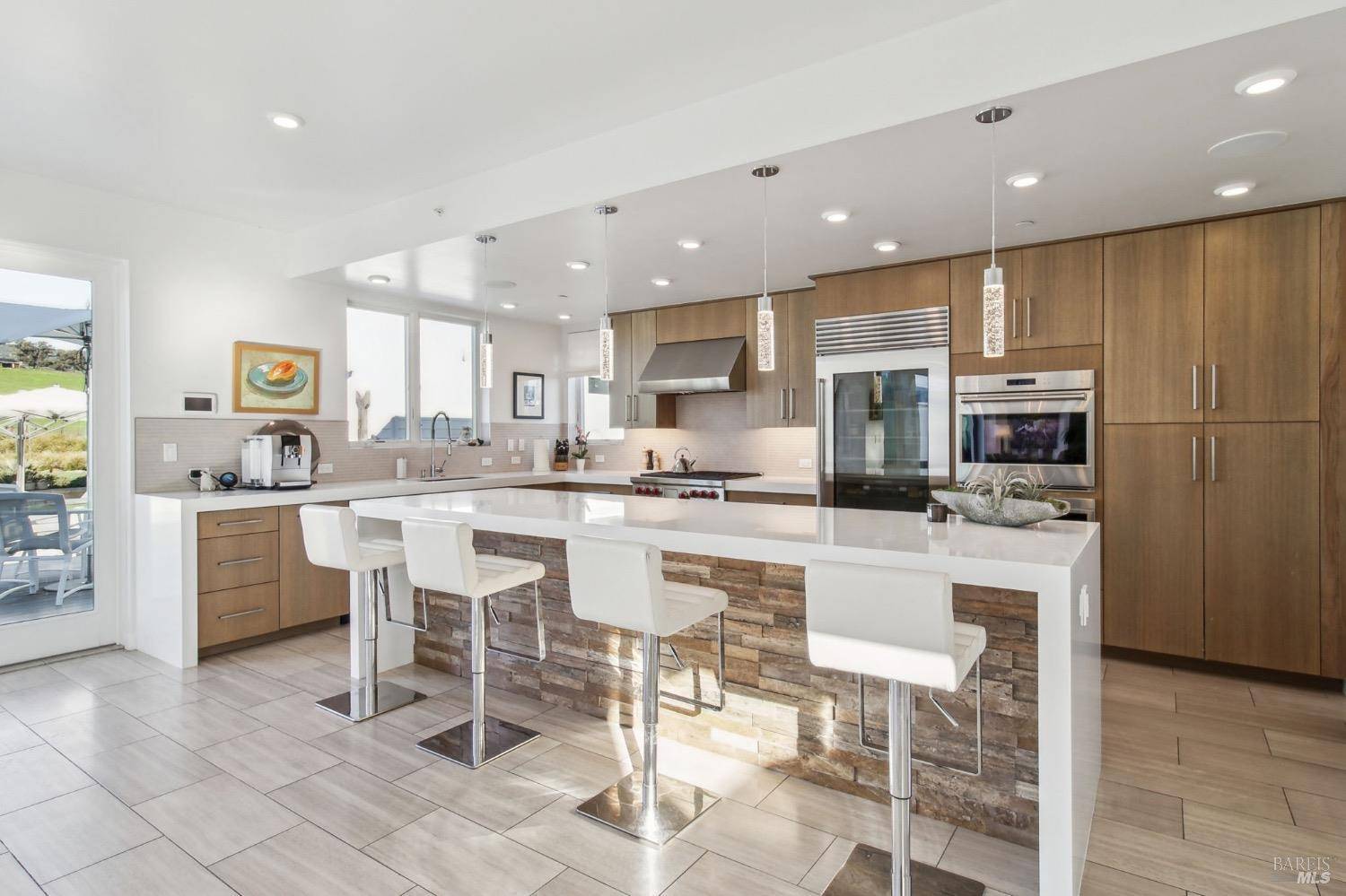 Sonoma, CA 95476,2560 Knob Hill RD