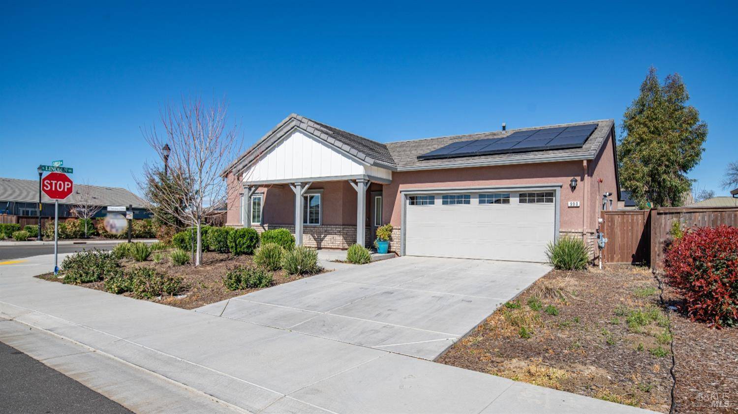 990 Camelia DR, Dixon, CA 95620