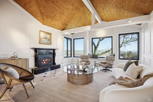 Novato, CA 94945,160 Crest RD