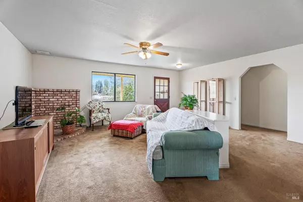 Redwood Valley, CA 95470,8100 Pinecrest DR