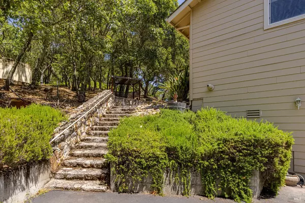Sonoma, CA 95476,19688 Admiral Cooke LN