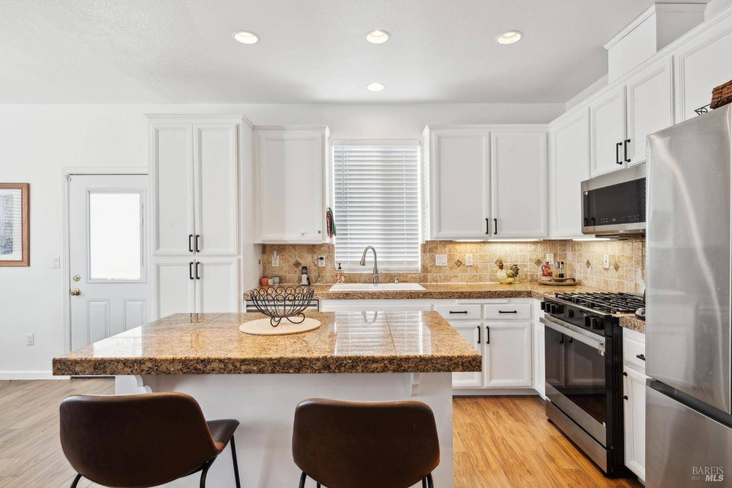 8860 Windsor RD, Windsor, CA 95492