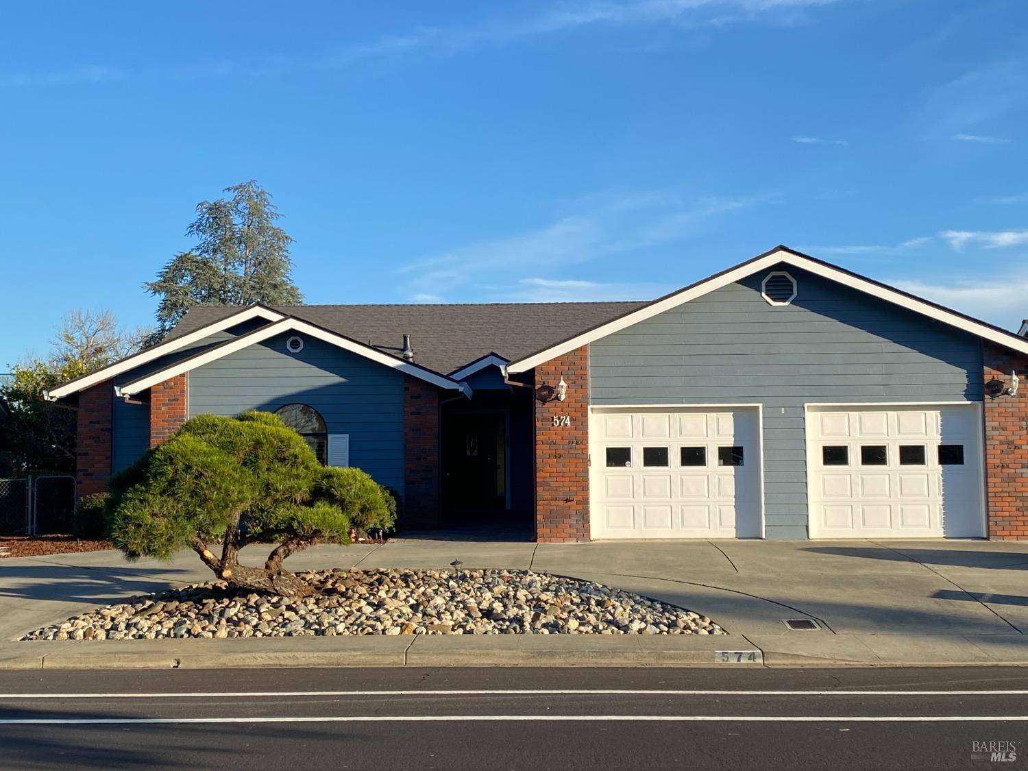 574 Yellowstone DR, Vacaville, CA 95687
