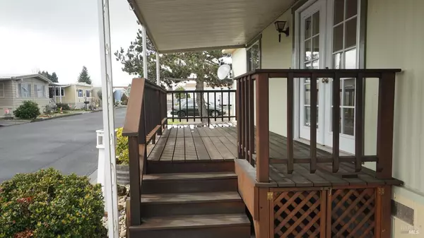 Santa Rosa, CA 95401,66 Somerset DR