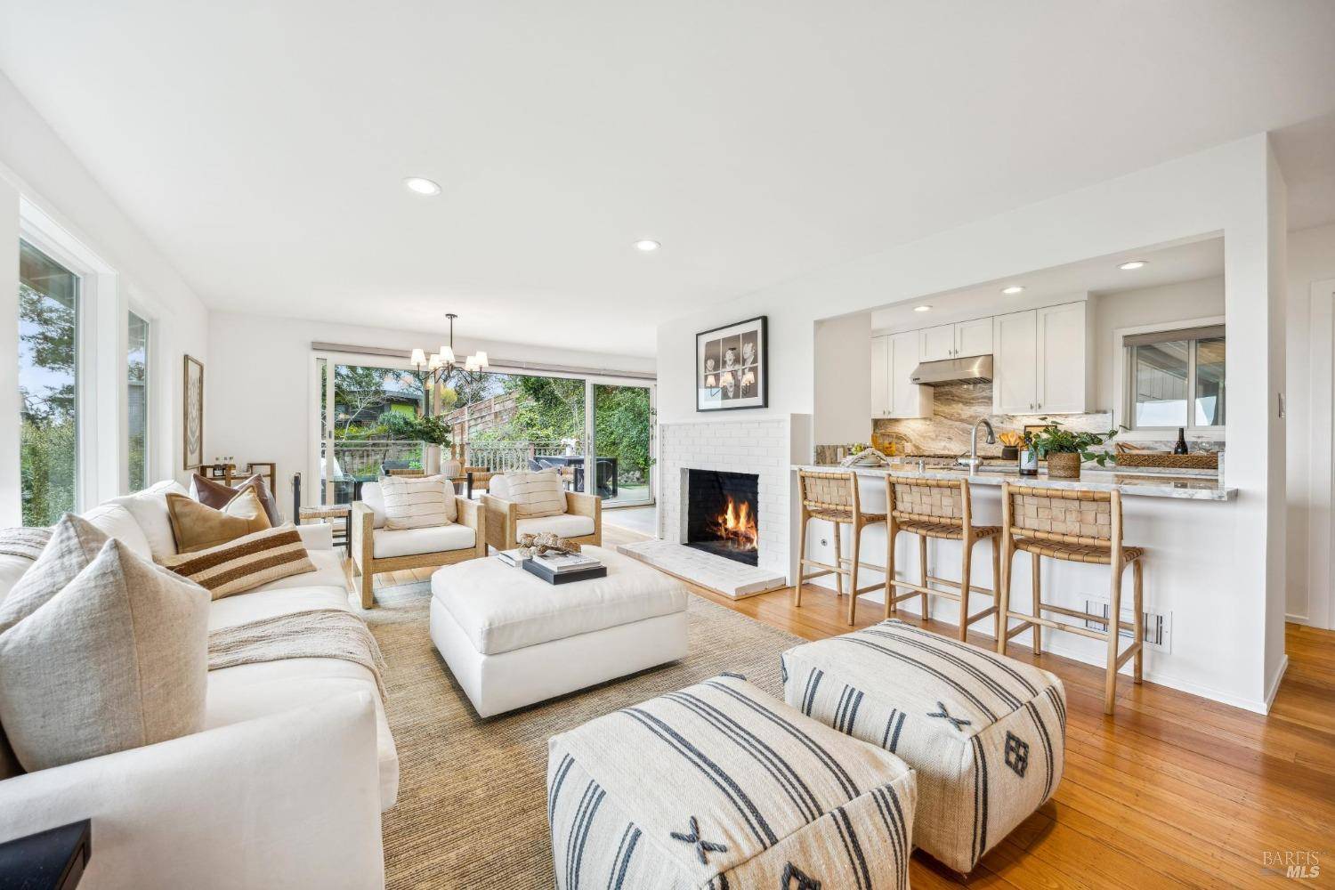 Larkspur, CA 94939,23 Sunrise LN