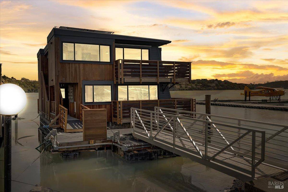 Mill Valley, CA 94941,11 Commodore Marina