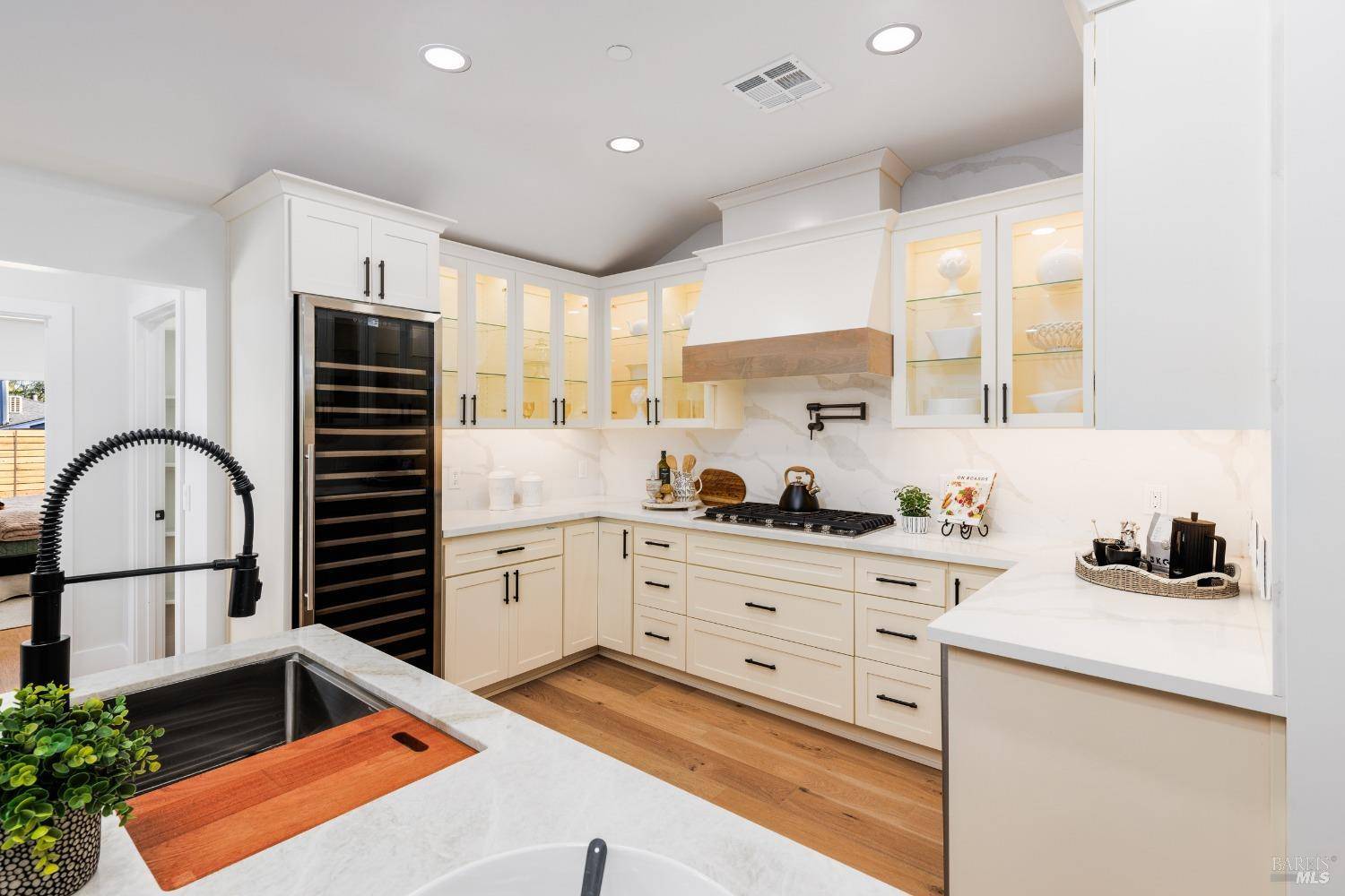 St. Helena, CA 94574,1317 Hillview PL