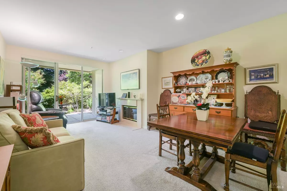 San Rafael, CA 94903,600 Deer Valley RD GA