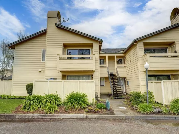 3003 Woodlake DR, Santa Rosa, CA 95405