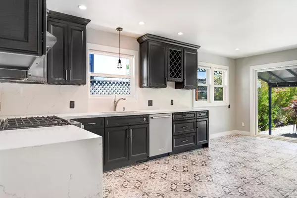 Sonoma, CA 95476,377 W Spain ST