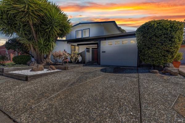2114 Russell ST, Napa, CA 94559