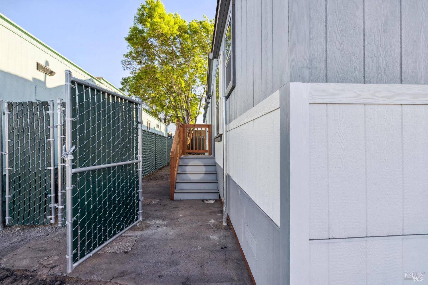 Greenbrae, CA 94904,2130 Redwood HWY D1