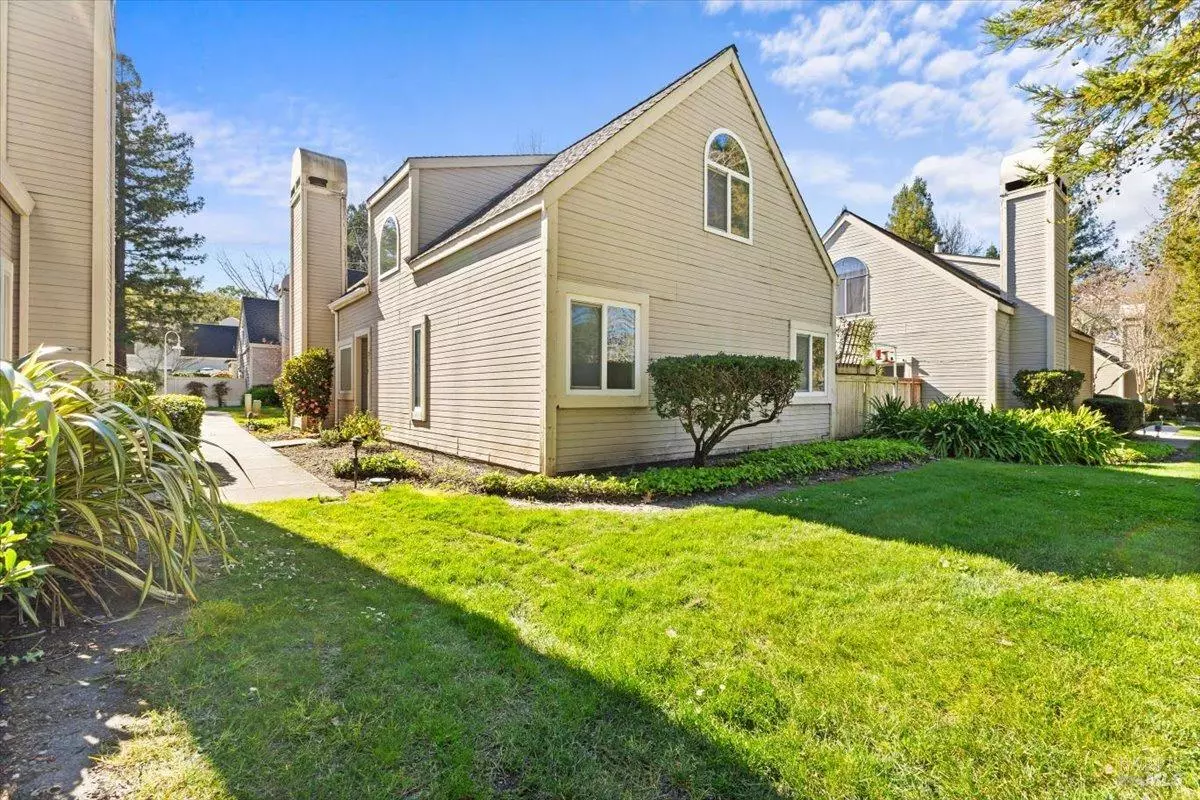 Santa Rosa, CA 95405,2739 Lakeview DR