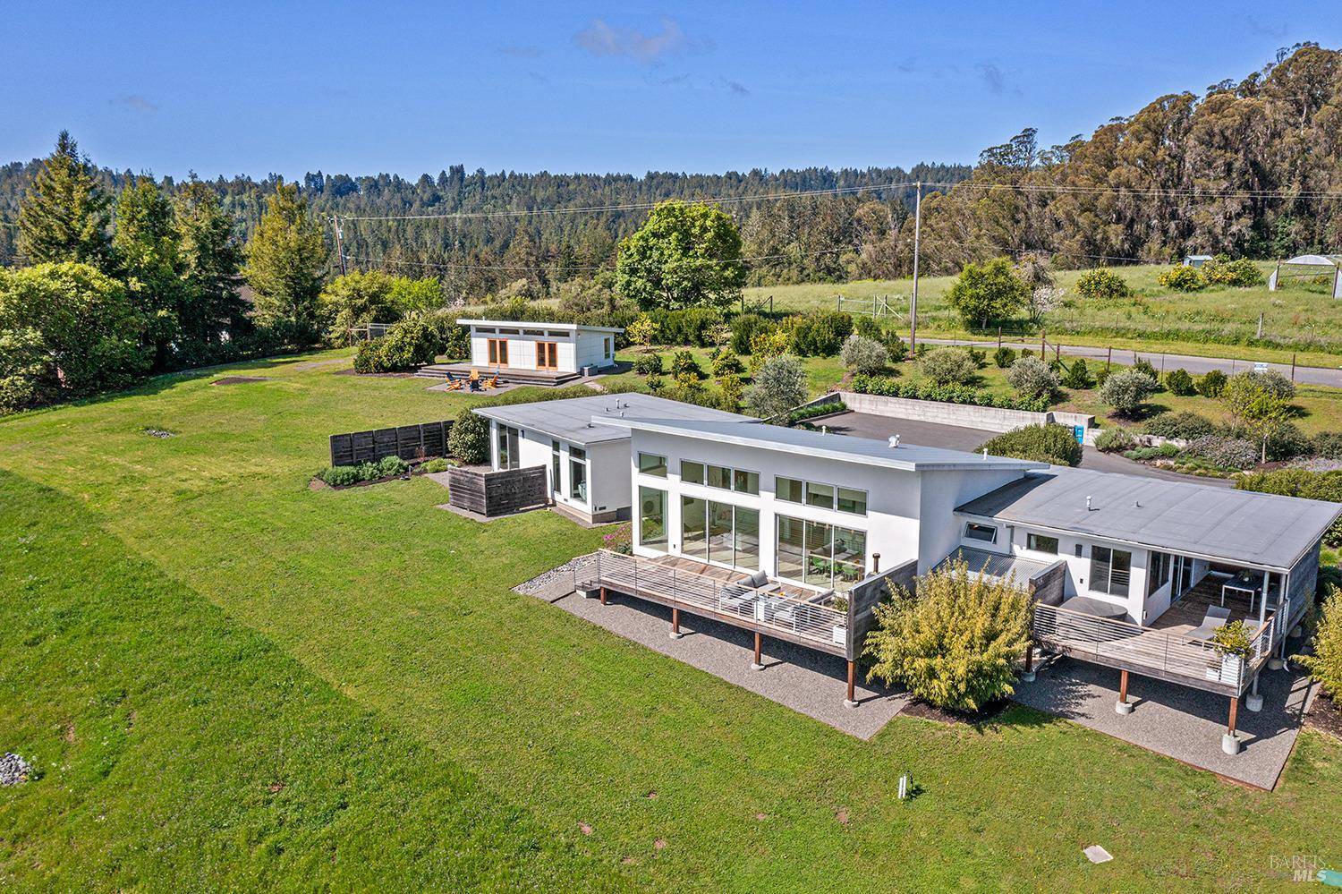 Sebastopol, CA 95472,505 Dusty LN