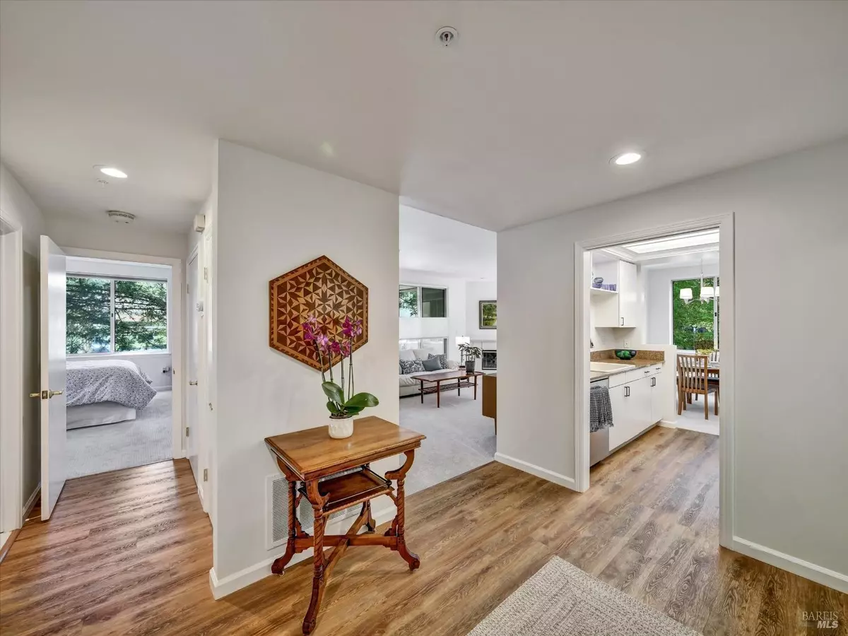 San Rafael, CA 94903,200 Deer Valley RD 2L
