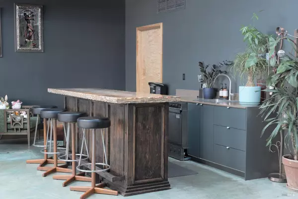 Geyserville, CA 95441,21015 Geyserville AVE