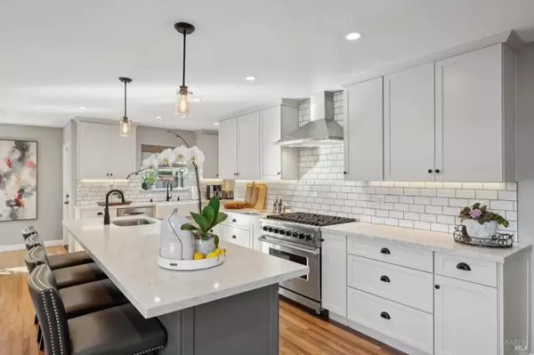 424 Calle de la Mesa, Novato, CA 94949