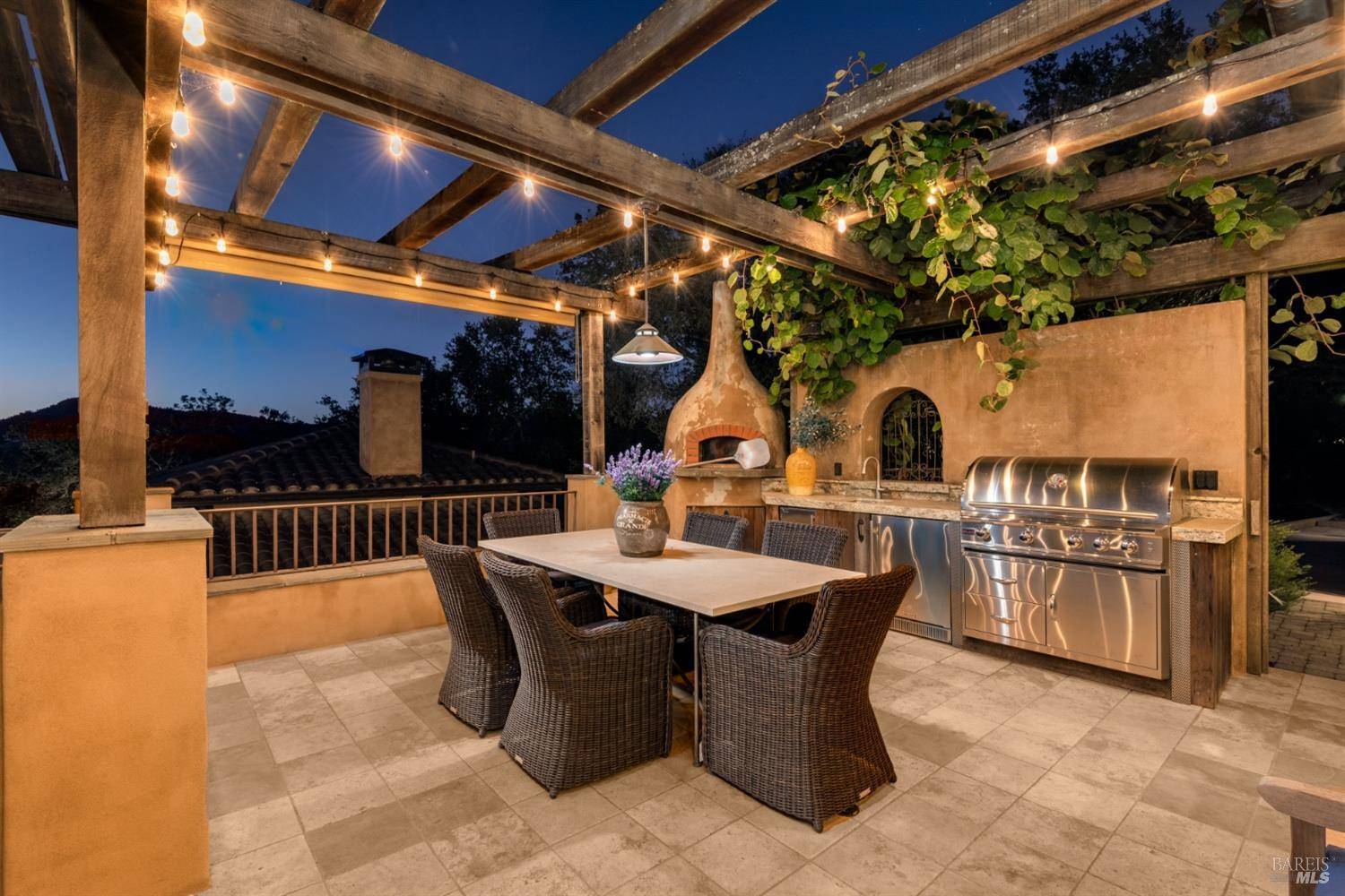 Santa Rosa, CA 95404,3763 Matanzas Creek LN