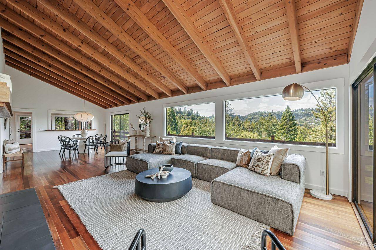 70 Black Log RD, Kentfield, CA 94904