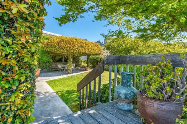 Tiburon, CA 94920,121 Red Hill CIR