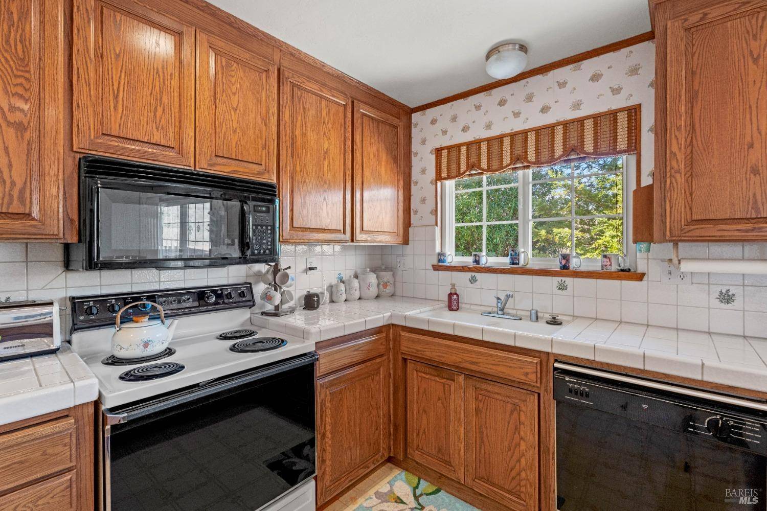 Ukiah, CA 95482,830 Riverside DR