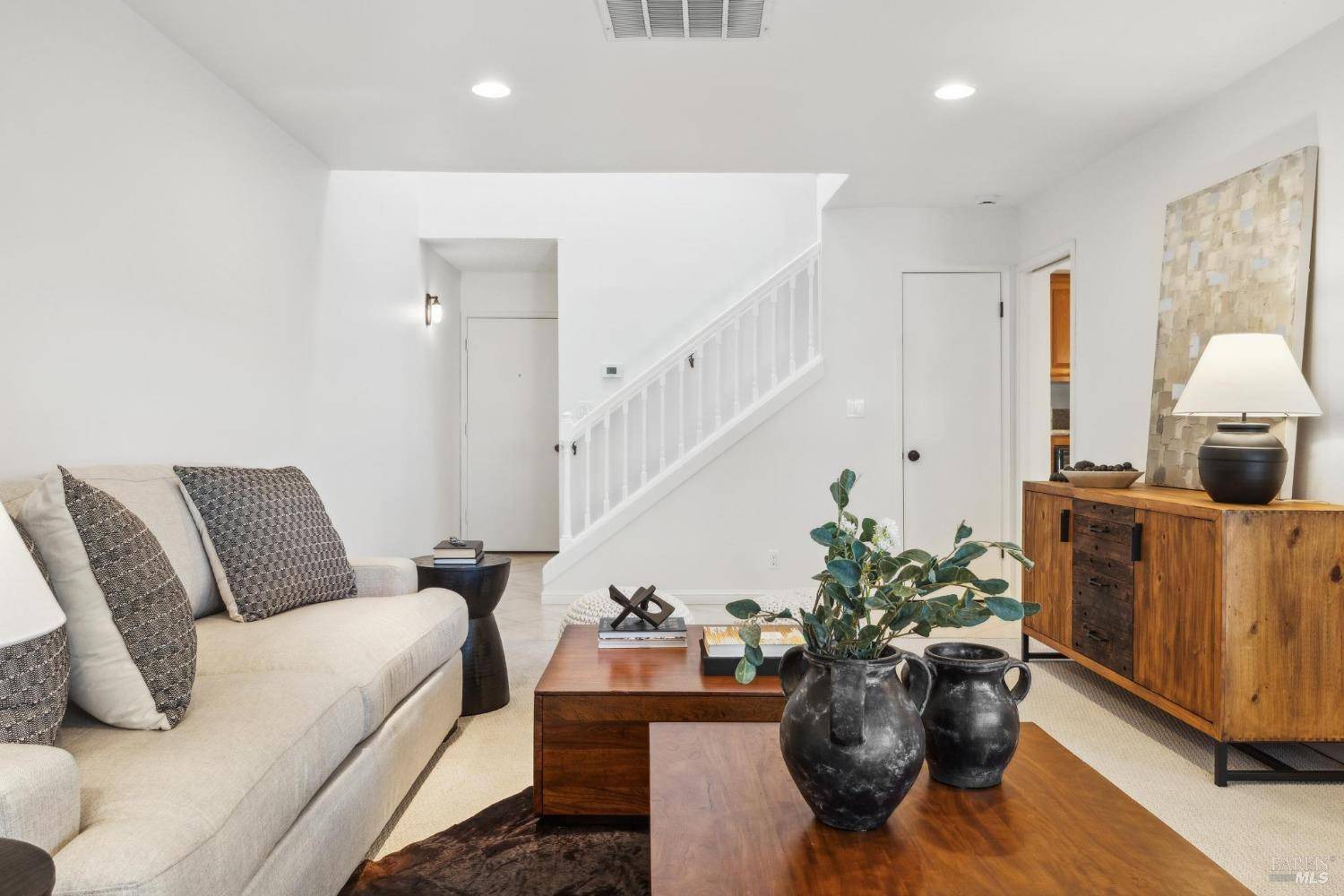 San Rafael, CA 94903,6 Woodoaks DR