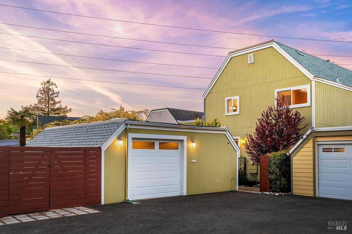 2811 Topaz DR, Novato, CA 94945