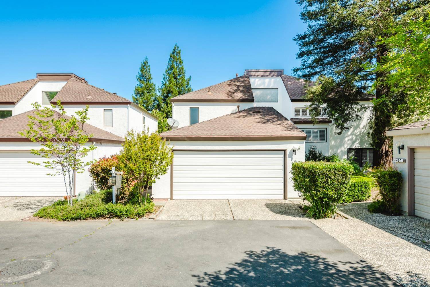 1250 Redwood CT, Dixon, CA 95620