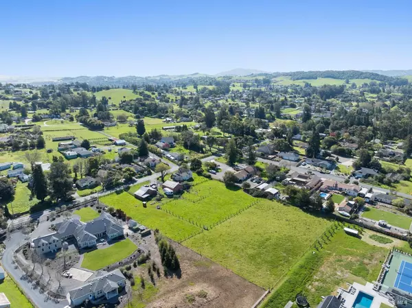 Petaluma, CA 94952,673 Lohrman LN