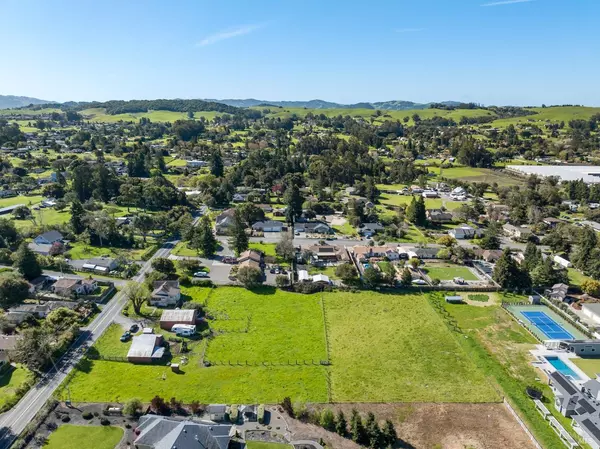 Petaluma, CA 94952,673 Lohrman LN