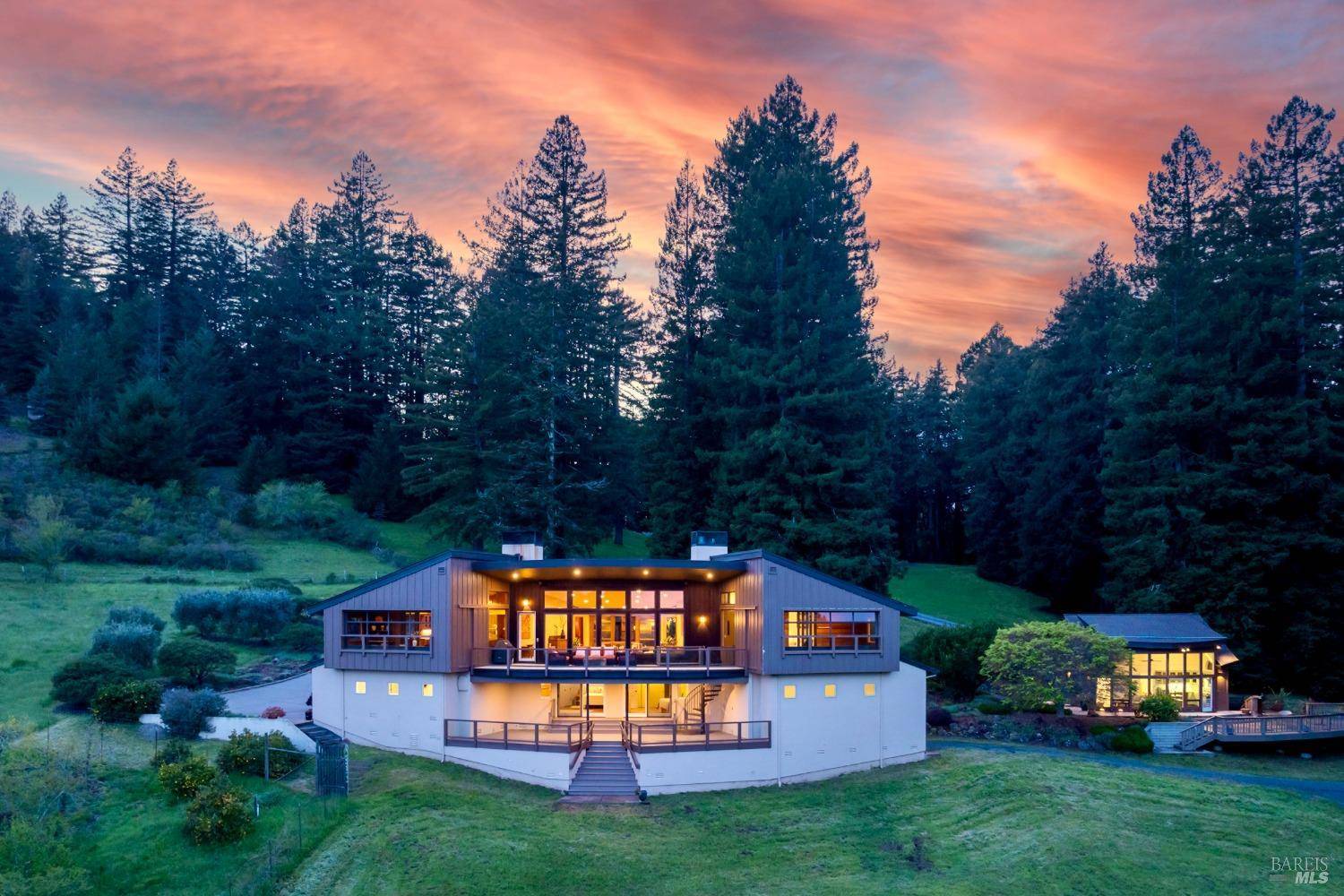 685 Jonive RD, Sebastopol, CA 95472