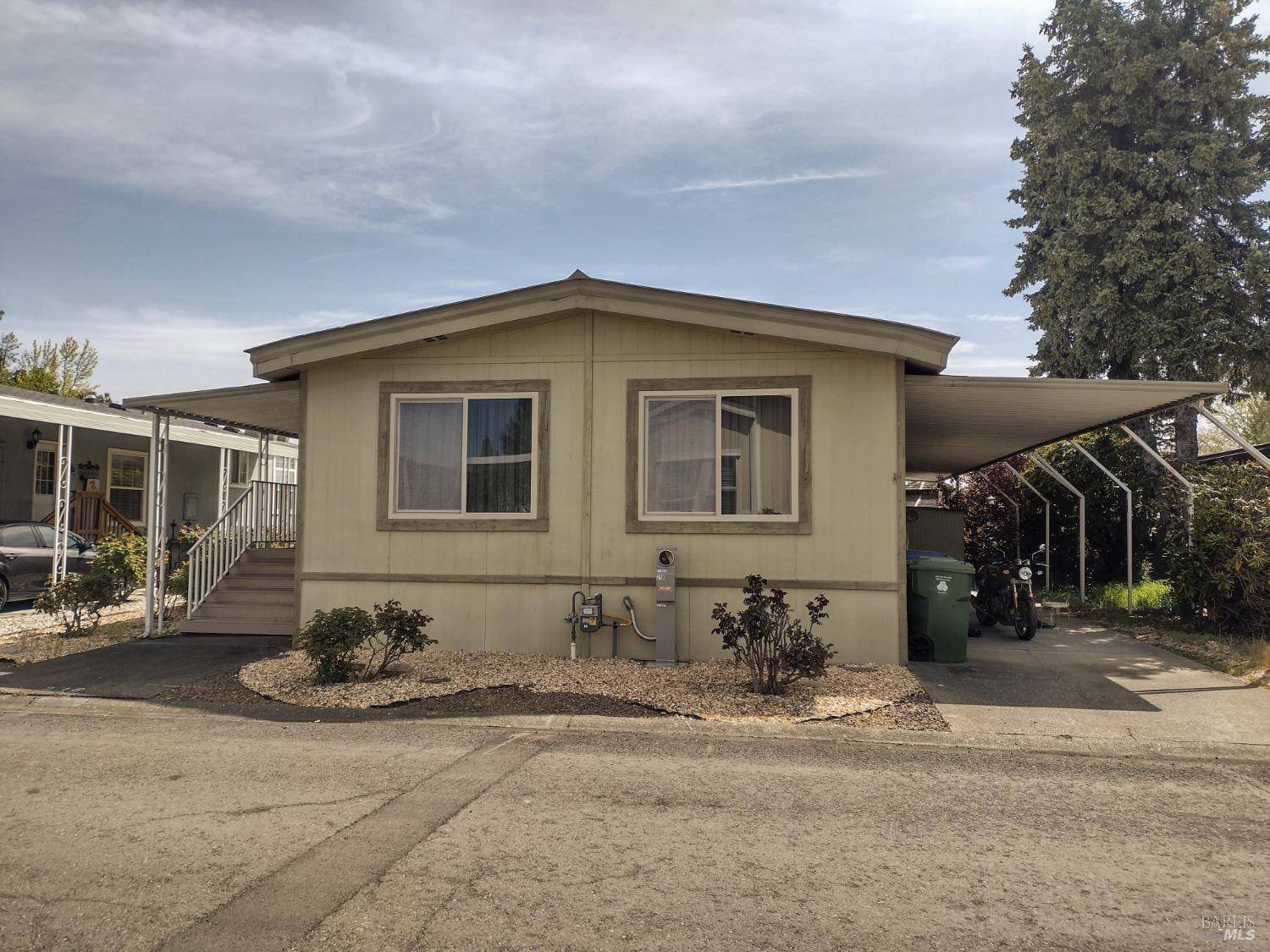 218 Champagne CIR W, Calistoga, CA 94515