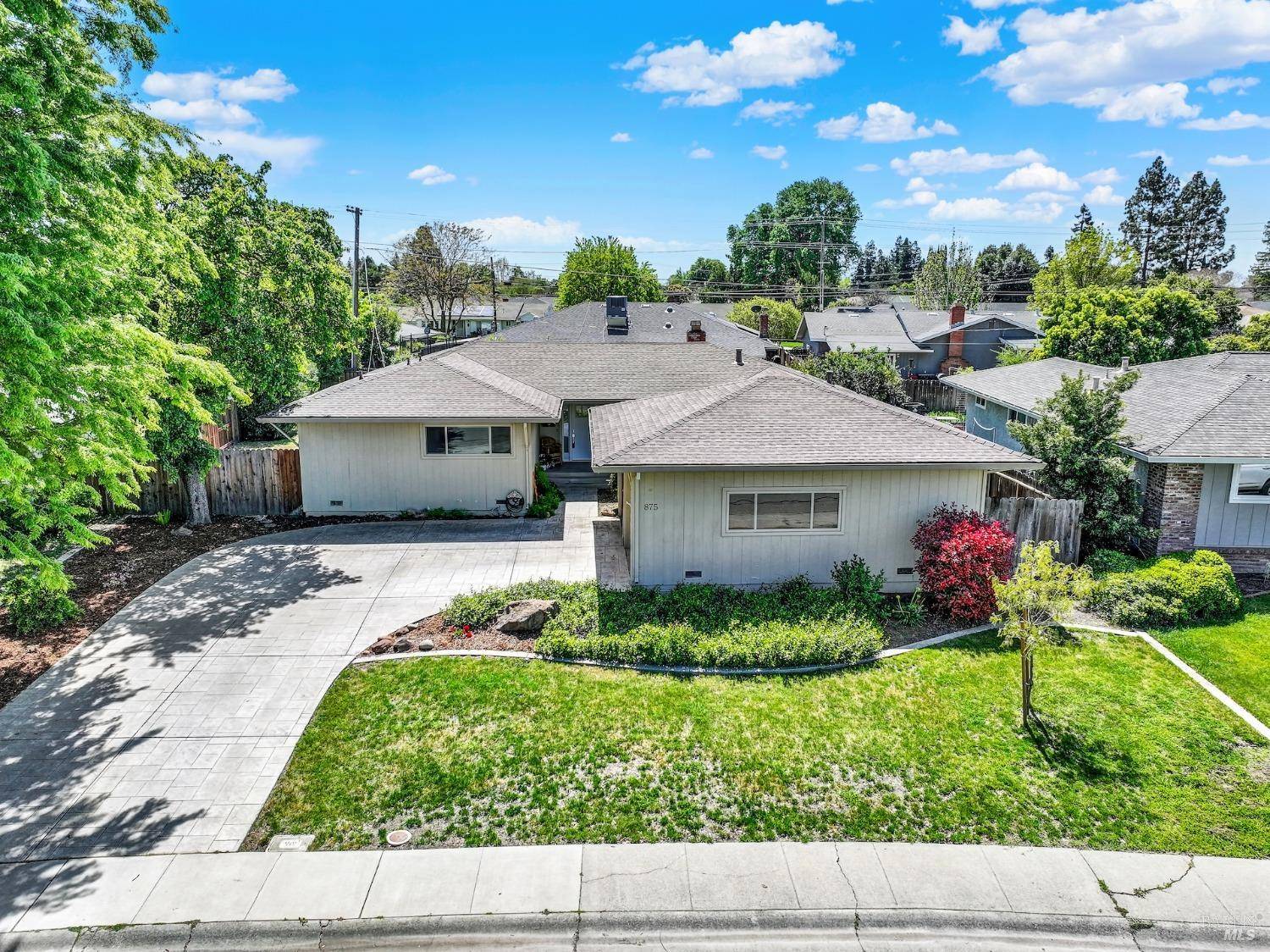 Dixon, CA 95620,875 W B ST