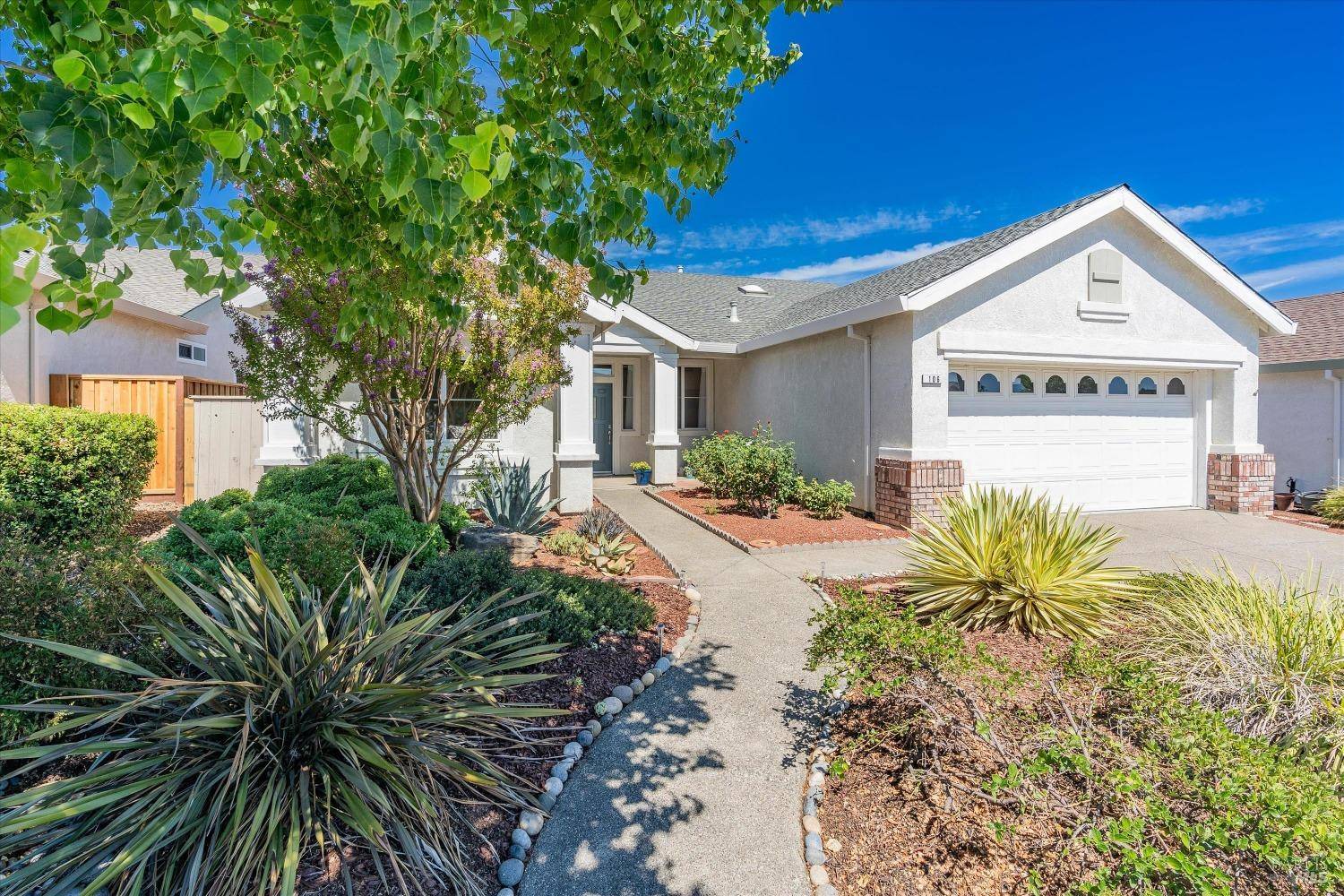 106 Wisteria CIR, Cloverdale, CA 95425