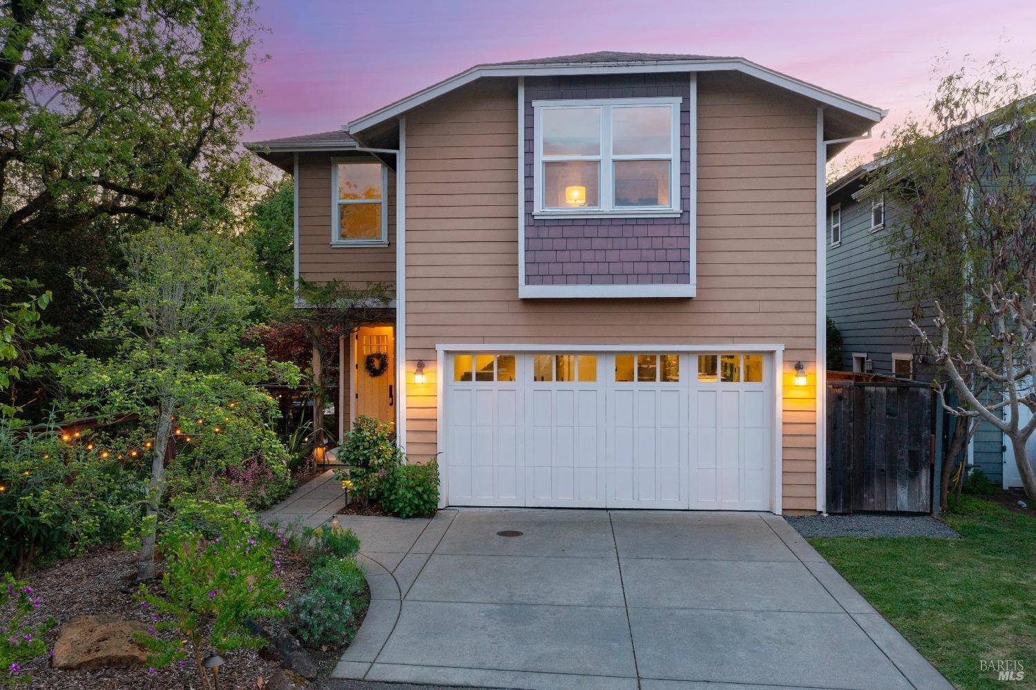 206 March AVE, Healdsburg, CA 95448