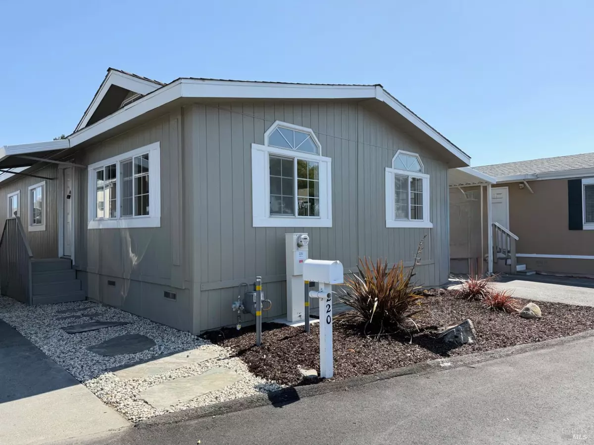 Santa Rosa, CA 95407,220 Pear LN
