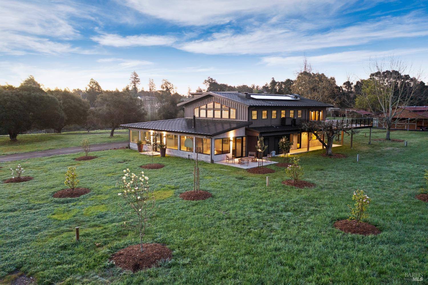 Sebastopol, CA 95472,555 Snow RD