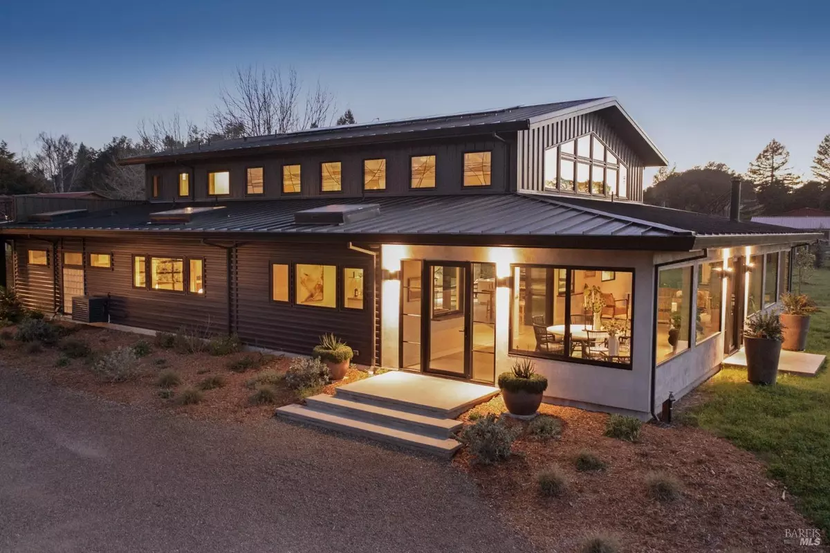 Sebastopol, CA 95472,555 Snow RD