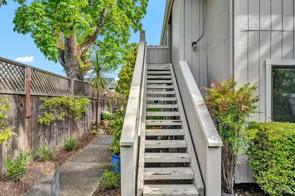 Sonoma, CA 95476,797 W Spain ST