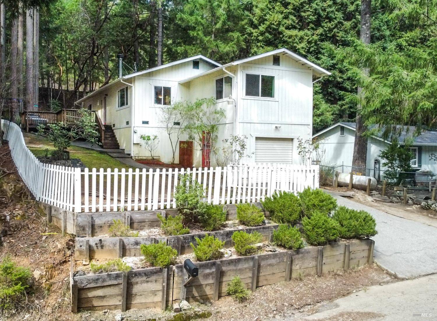 1853 Clover DR, Willits, CA 95490