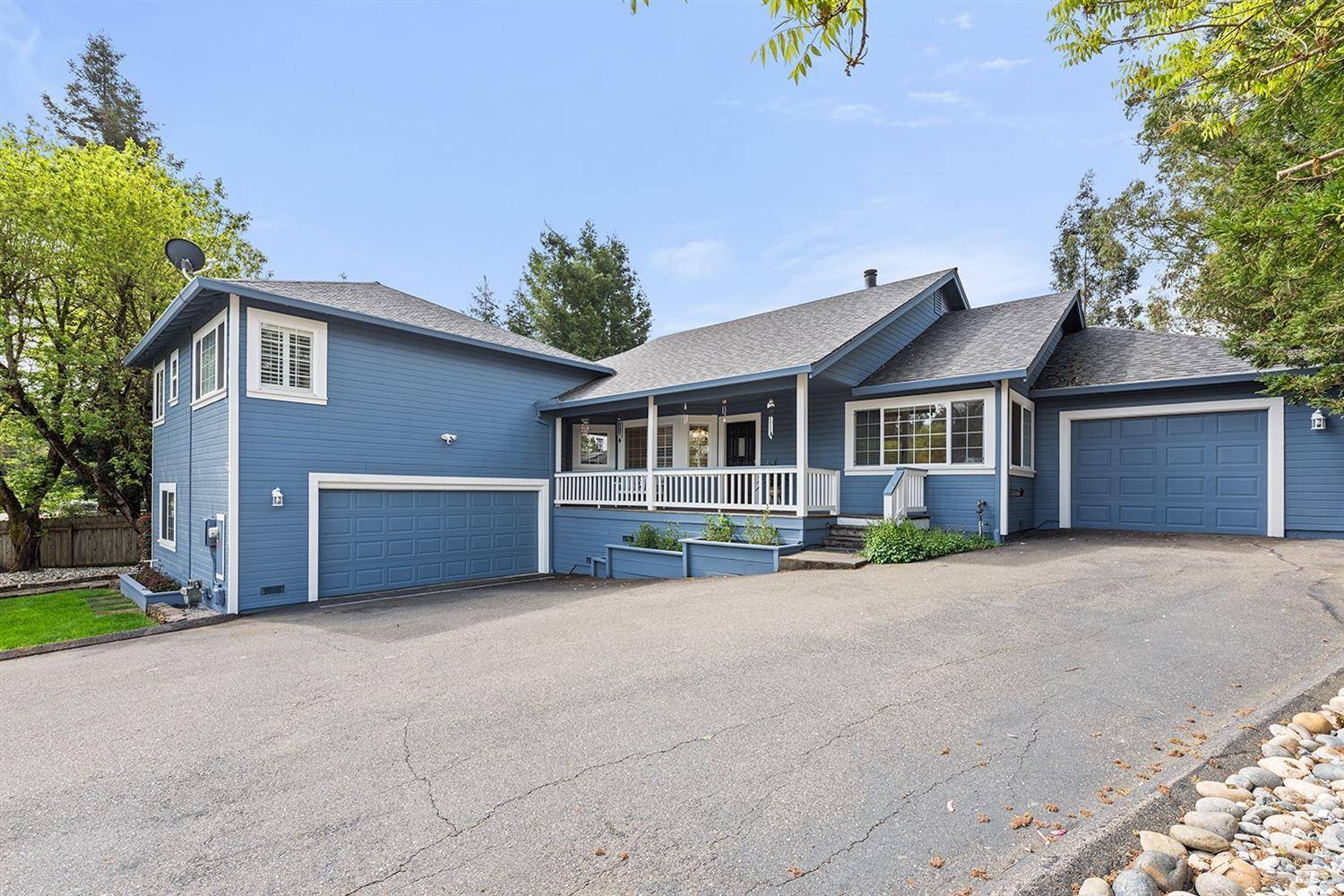 4 Issel CT, Cotati, CA 94931