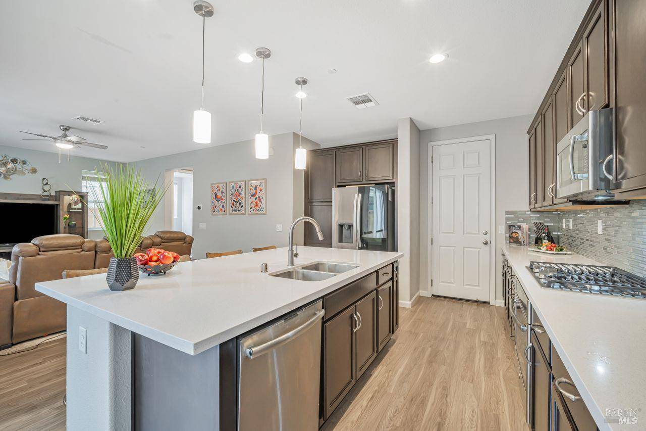 2153 Kingwood RD, Rohnert Park, CA 94928