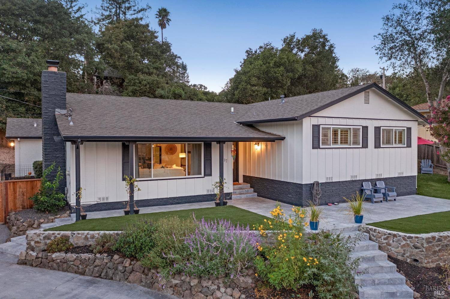 537 Amber WAY, Petaluma, CA 94952